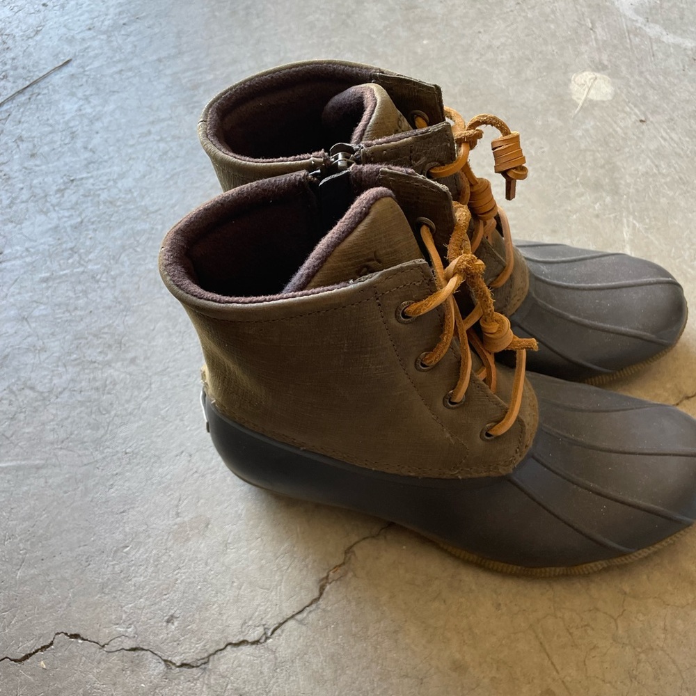 Green sperry boots size 8
